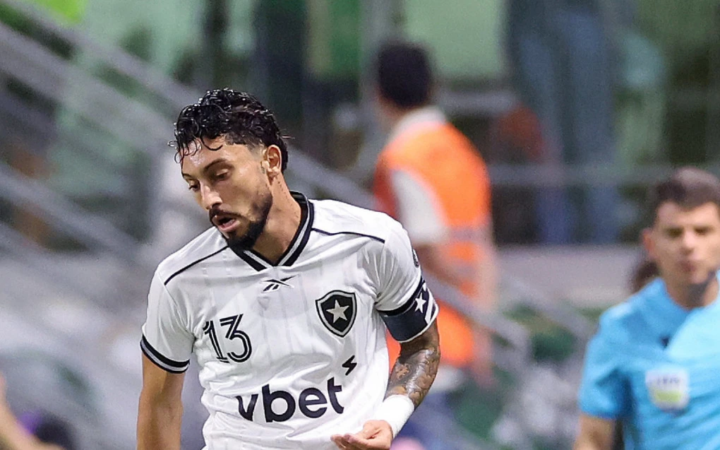 alex-telles-lamenta-expulsão-no-primeiro-tempo-e-falta-de-pontaria-do-ataque-1