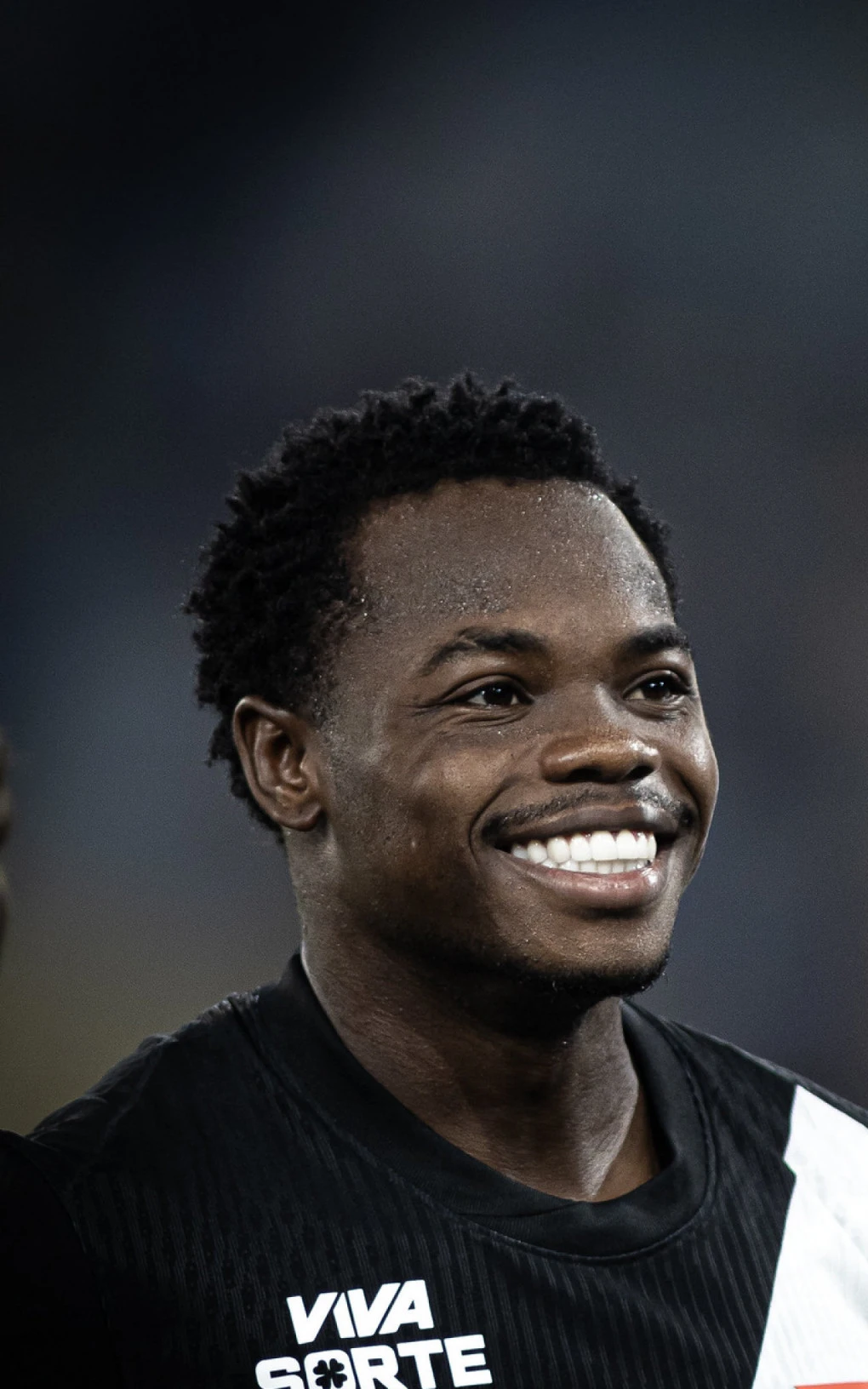 Andrés Gómez celebra sequência e convocação para a seleção colombiana pelo Vasco