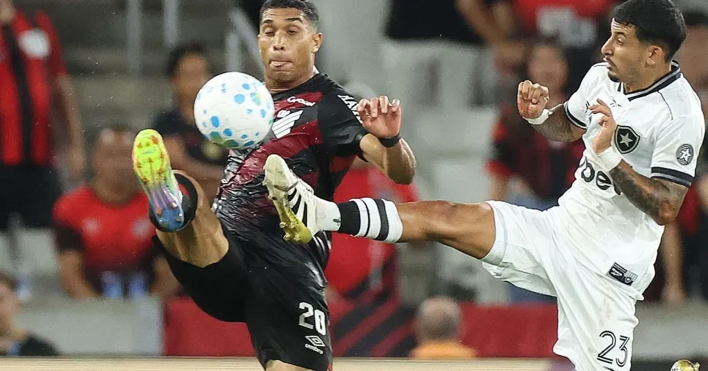 athleticopr-goleia-botafogo-e-assume-viceliderança-do-brasileirão-1