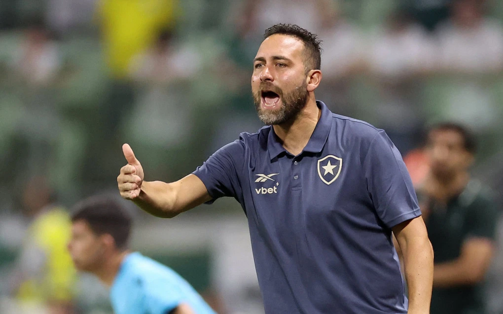 auxiliar-do-botafogo-valoriza-entrega-do-botafogo-com-um-a-menos-teve-valentia-1