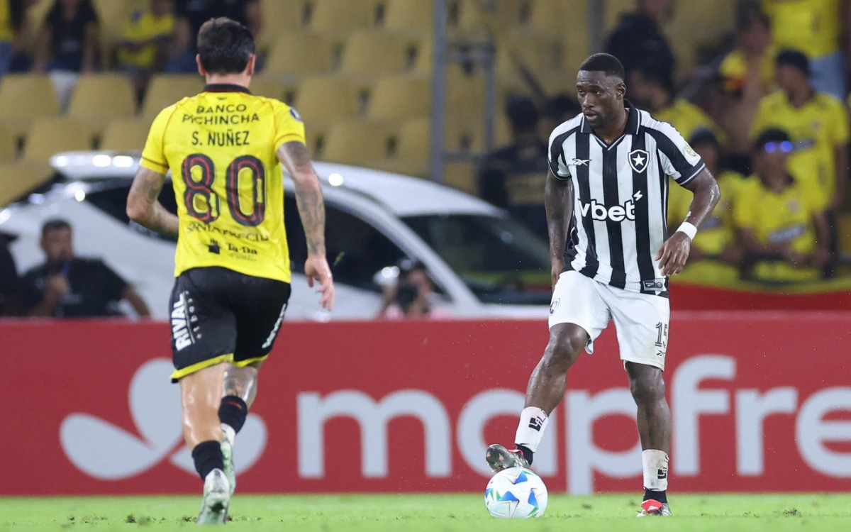 Bastos volta a se destacar e engata sequência no Botafogo