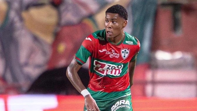 Lateral desembarca no Rio para fechar com o Botafogo | Botafogo | O Dia