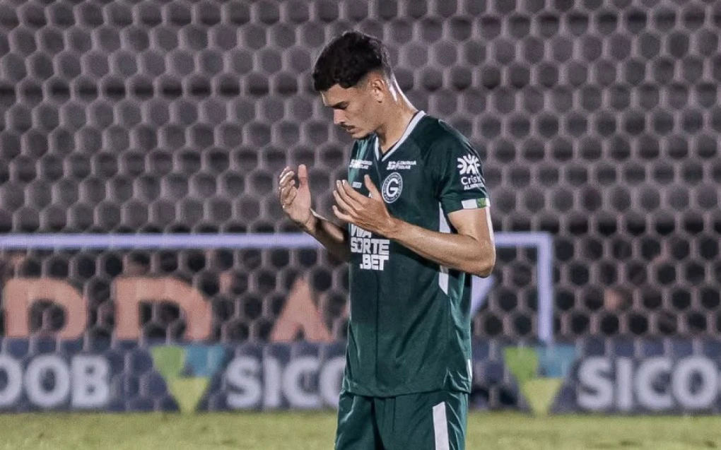 Botafogo apresenta proposta pelo zagueiro Anthony, do Goiás