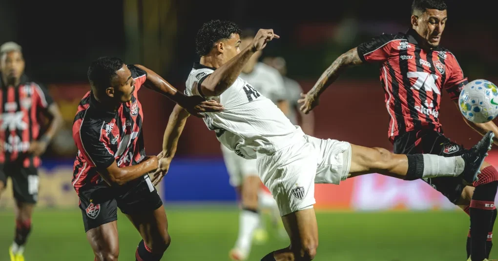 Brasileirão: Vitória vence o Atlético-MG em casa e se afasta do Z4 | CNN Brasil