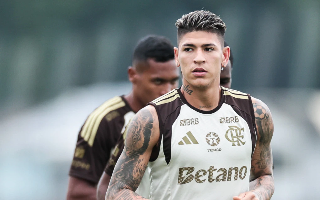 Carrascal volta aos treinos e fica à disposição do Flamengo para o Brasileirão