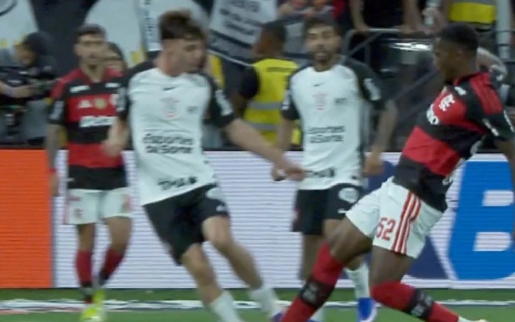 CBF publica laudo do VAR sobre a expulsão de Evertton Araújo contra o Corinthians