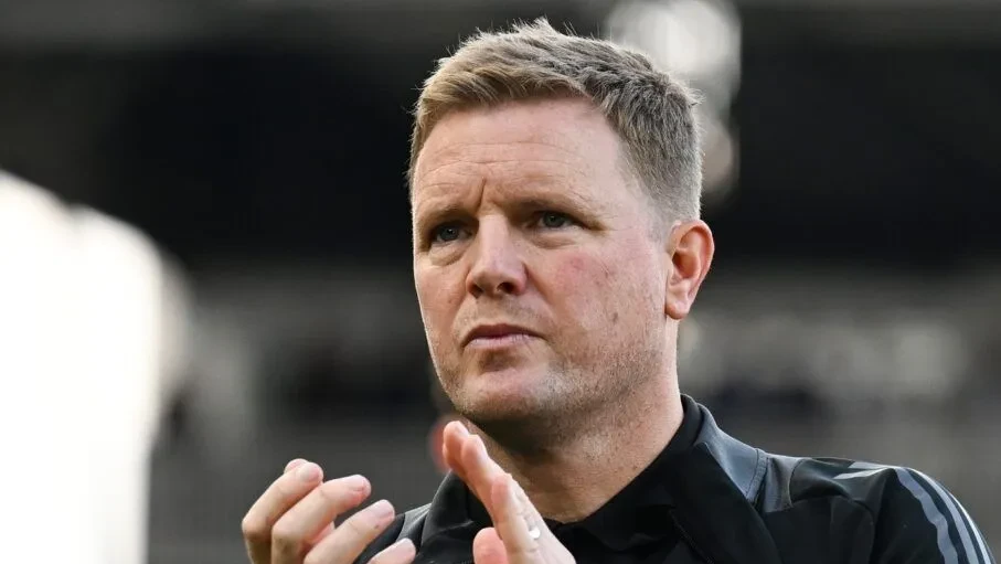 CEO do Newcastle minimiza crise e deixa futuro de Eddie Howe em aberto