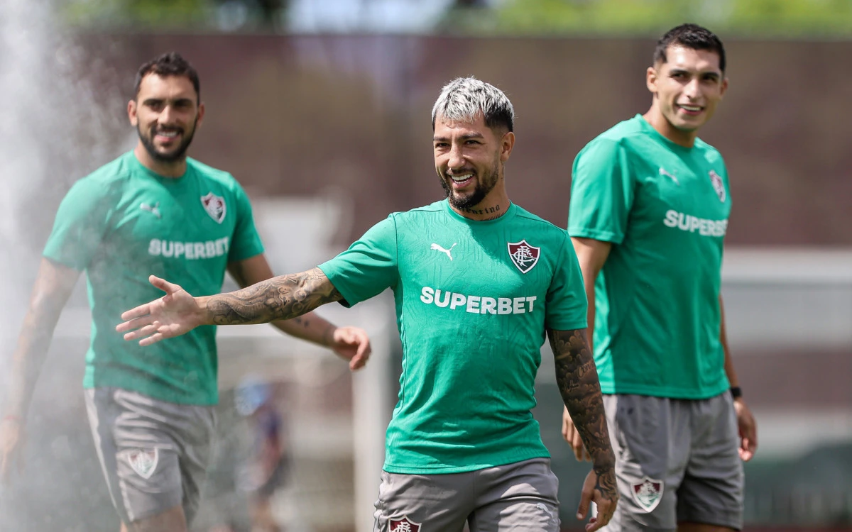 Fluminense realiza primeiro treino para a final do Cariocão com Acosta e Cano presentes