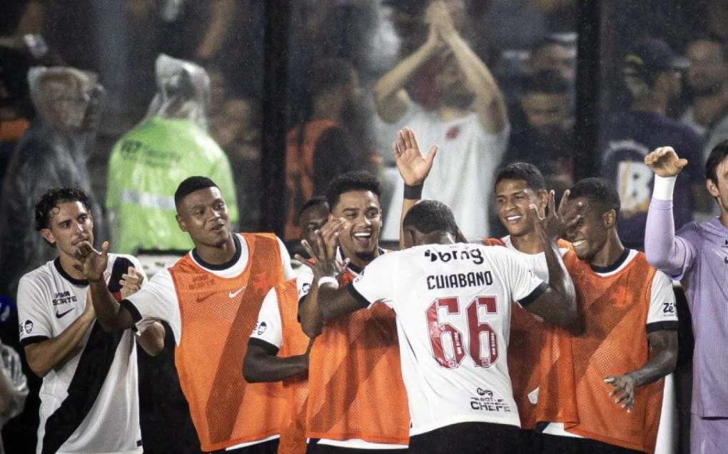 cuiabano-celebra-vitória-e-primeiro-gol-pelo-vasco-muito-feliz-1