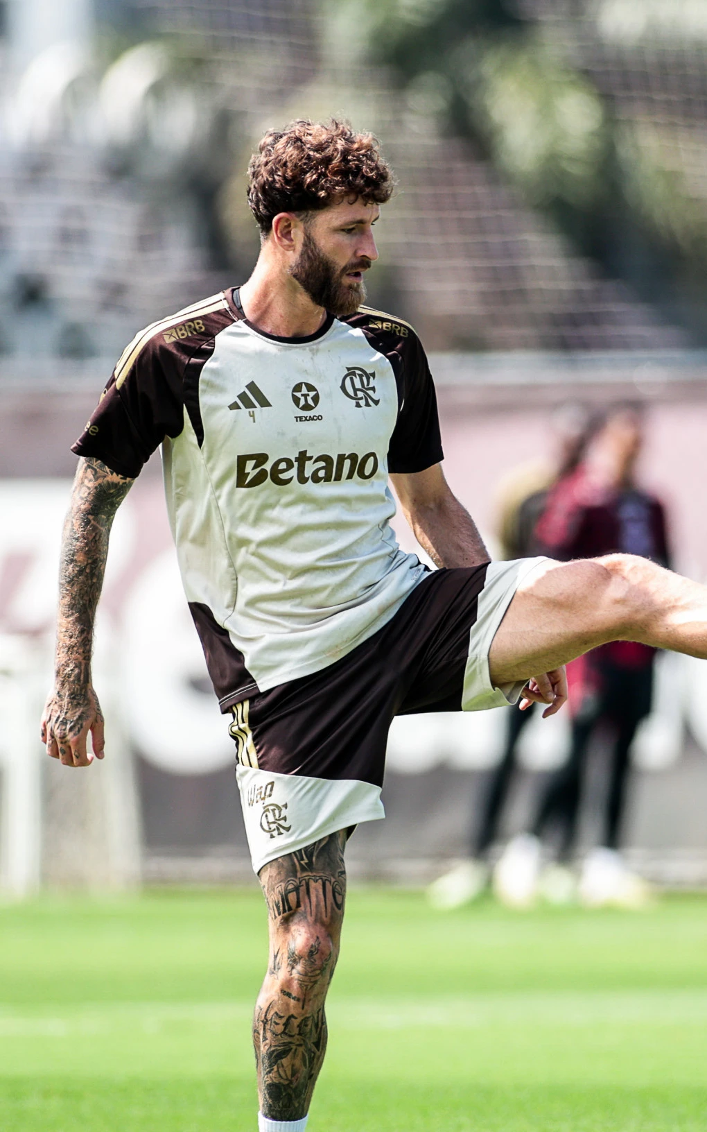 depois-de-convocação-flamengo-irá-procurar-léo-pereira-para-propor-renovação-1