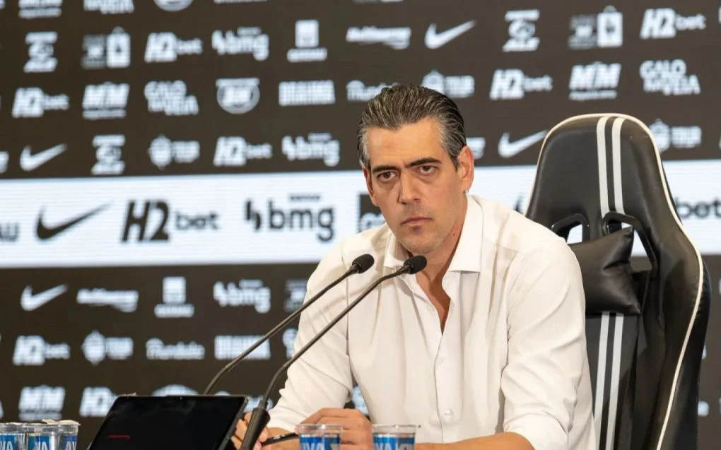 Diretor do Atlético-MG chama demissão de Filipe Luís pelo Flamengo de ‘desrespeitosa’