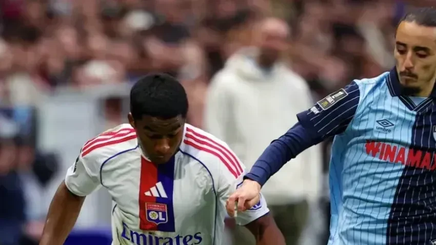 endrick-força-expulsão-de-rival-mas-passa-em-branco-em-empate-do-lyon-1