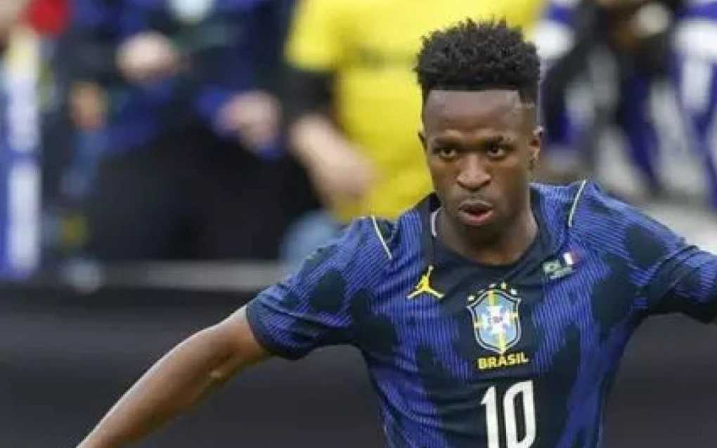 Ex-Flamengo critica pressão da camisa 10 sobre Vinícius Júnior na seleção