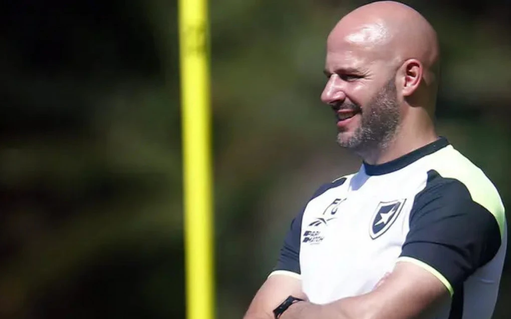 Franclim Carvalho negocia assumir o comando do Botafogo