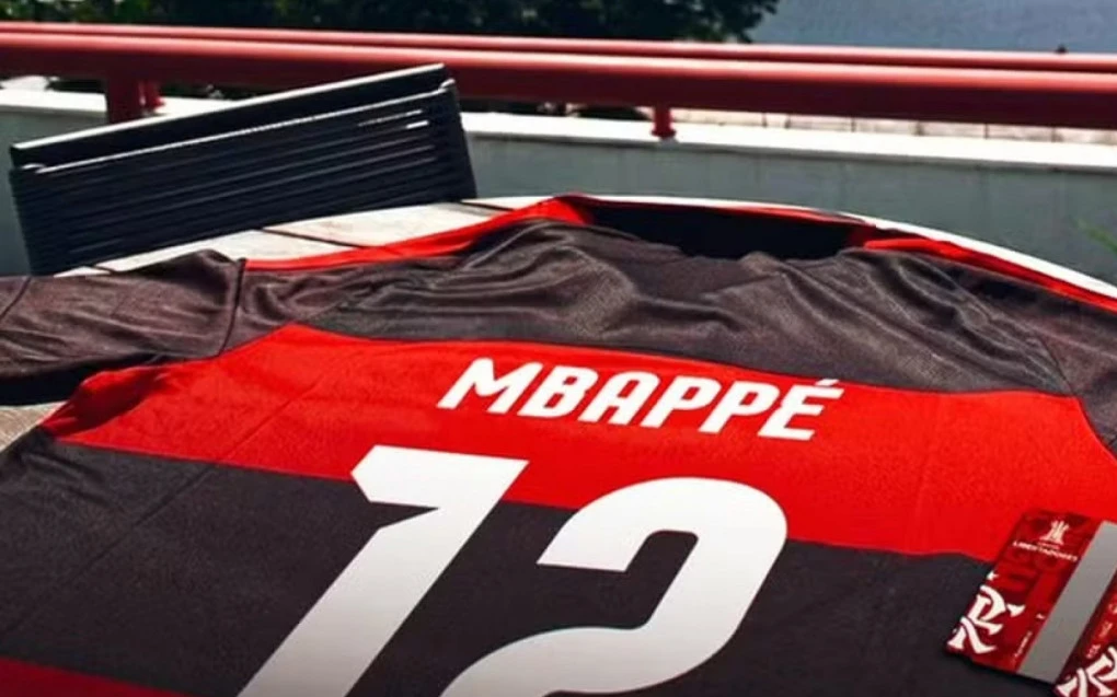 Flamengo convida Mbappé ao Maracanã e brinca com camisa: ‘Manto pronto para torcer’