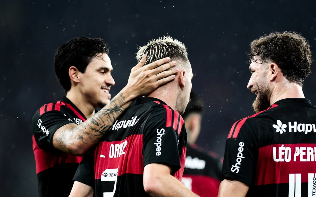 Flamengo domina e vence Remo por 3 a 0 no Maracanã e entra no G-4