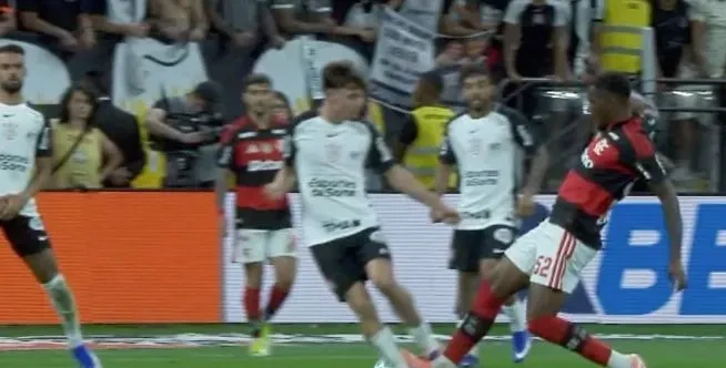 Raul Moura chama de ‘um escárnio’ a arbitragem em Corinthians x Flamengo