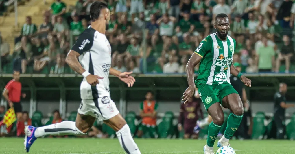 jogador-da-chape-reclama-de-pênalti-não-dado-contra-corinthians-nfl-1