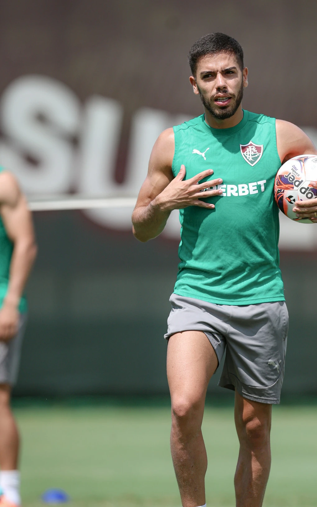 Nonato (meia do Fluminense) processa ex-clube por salários atrasados