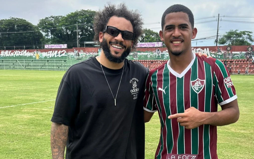 lateral-celebra-gol-na-presença-de-marcelo-em-jogo-do-fluminense-sub20-ídolo-1