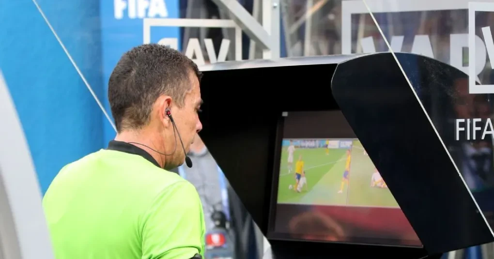 Leis anti-cera e mais poder ao VAR: veja as novas regras para a Copa | CNN Brasil