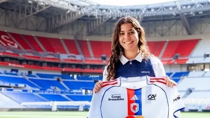 lyon-anuncia-promessa-brasileira-de-16-anos-que-já-jogou-em-time-masculino-1