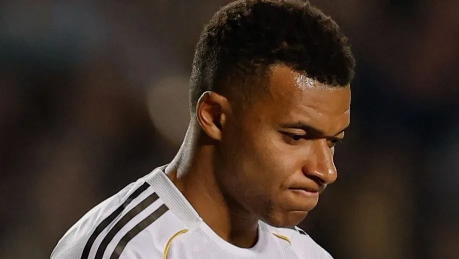 Mbappé nega exame no joelho errado e afirma estar à disposição da França