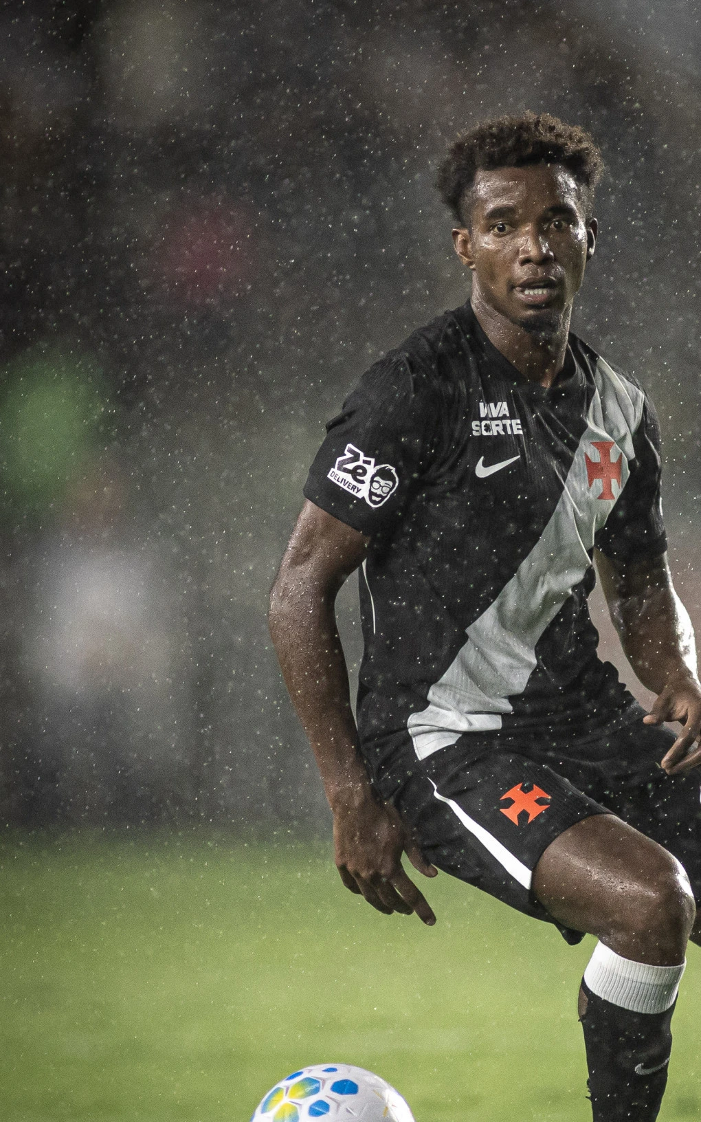 o-vasco-é-para-quem-acredita-avisa-thiago-mendes-depois-de-virada-no-clássico-1