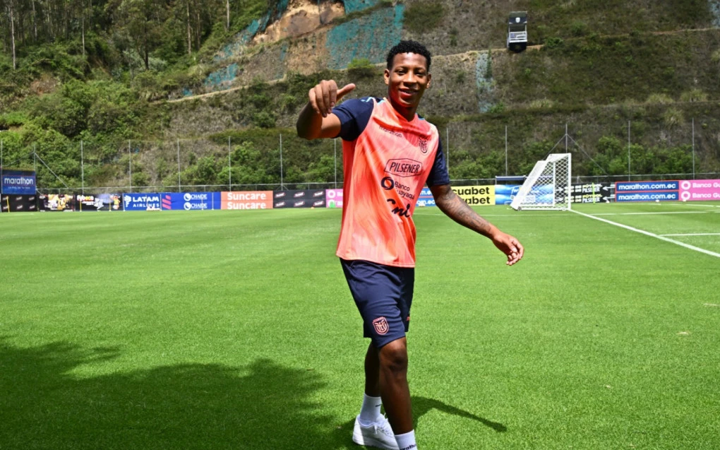 Gonzalo Plata é recebido no Equador após problemas disciplinares no Flamengo