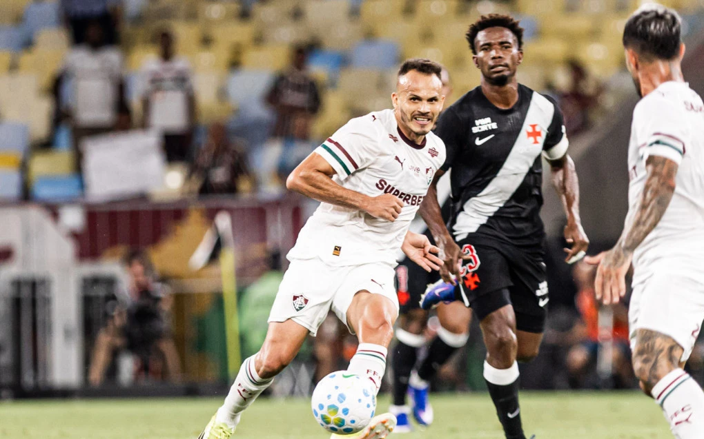renê-chama-a-atenção-para-a-bola-aérea-após-derrota-do-fluminense-para-o-vasco-1