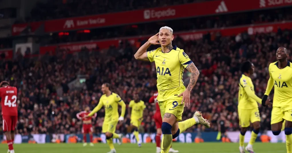 Richarlison empata nos acréscimos e salva o Tottenham contra o Liverpool