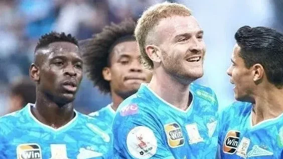 Dupla do Zenit tem voo cancelado e se apresenta atrasada à Seleção Brasileira