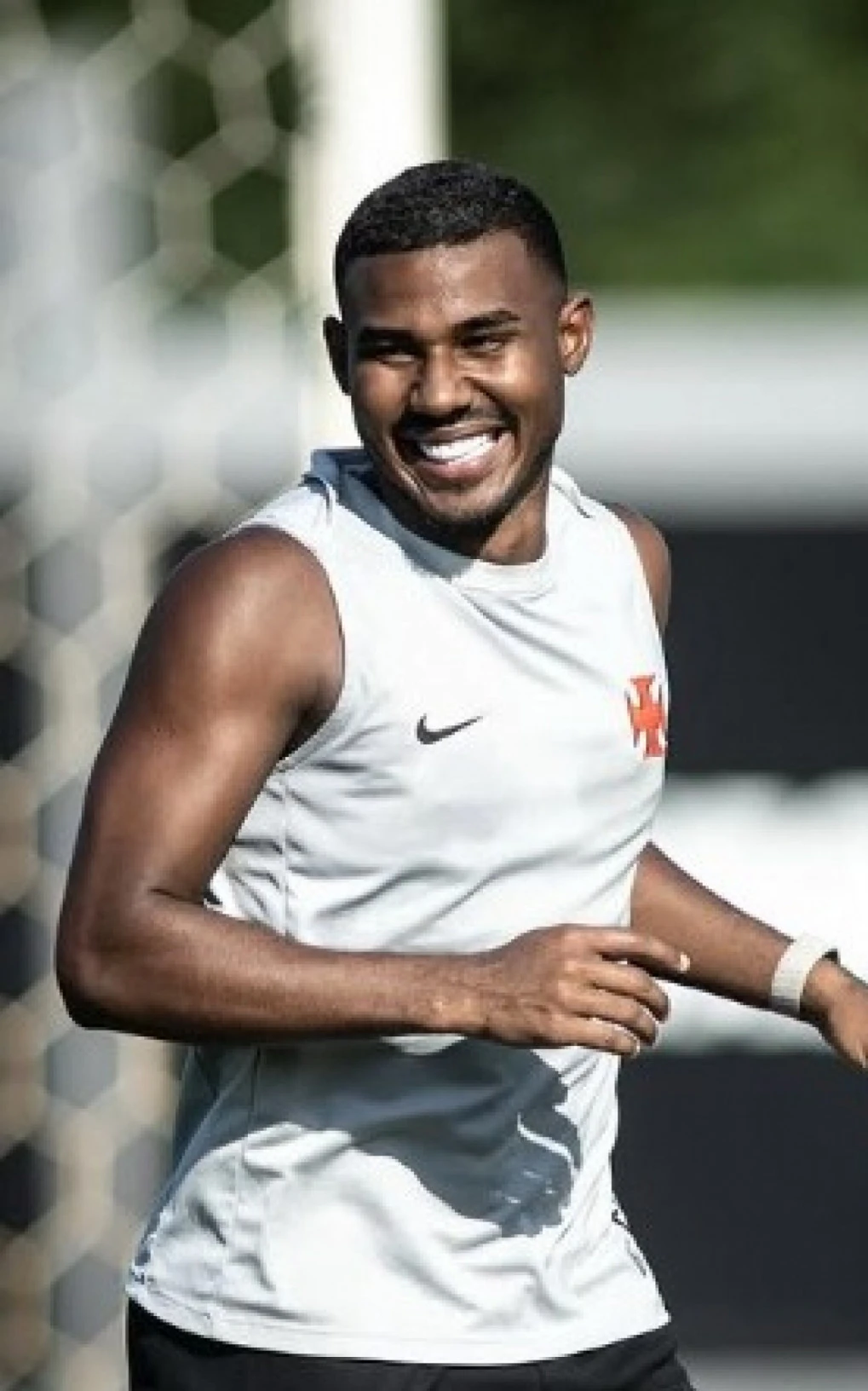 Cuiabano é cortado da viagem do Vasco e desfalca o time contra o Coritiba