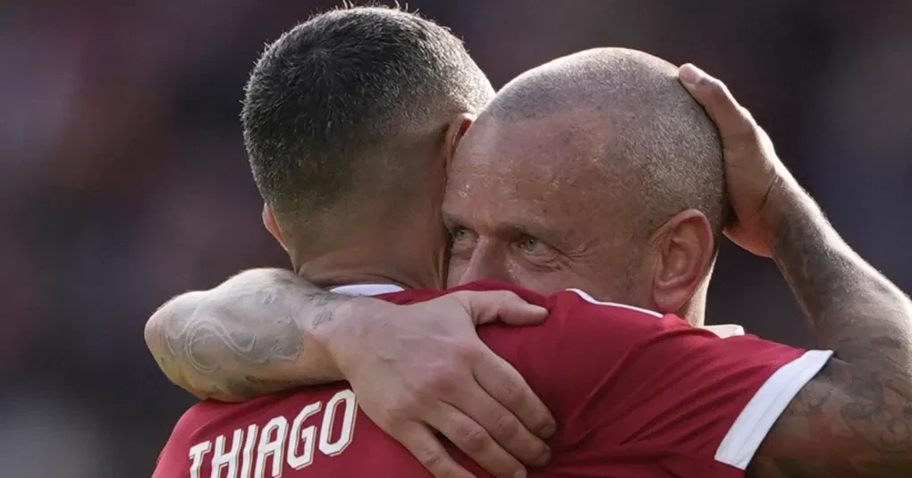 thiago-alcântara-vai-às-lagrimas-durante-homenagem-a-diogo-jota-1