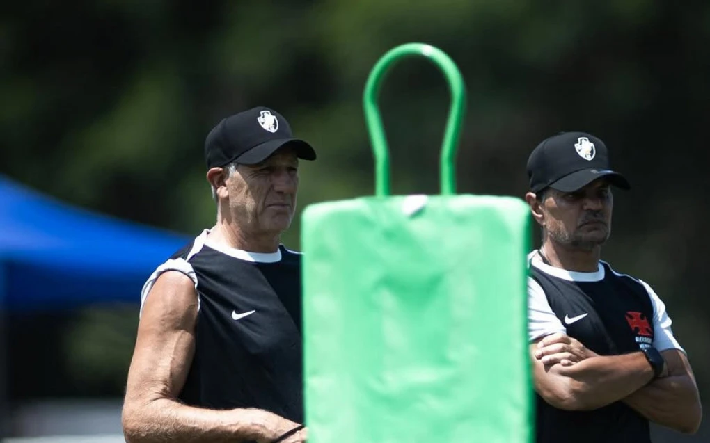 Renato testa alternativas no Vasco sem Andrés Gómez