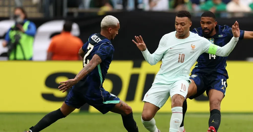 Mbappé marca golaço e põe França na frente do Brasil em Boston