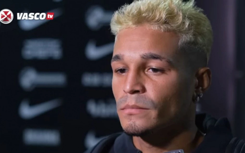 Adson entra bem em vitória do Vasco e responde sobre possível vaga no time titular | Vasco | O Dia