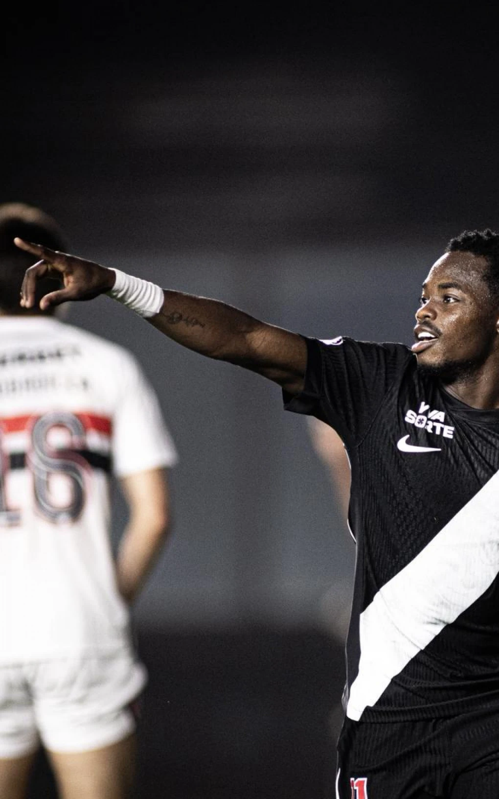 Andrés Gómez valoriza a torcida do Vasco após vitória: 'Sempre nos apoia' | Vasco | O Dia