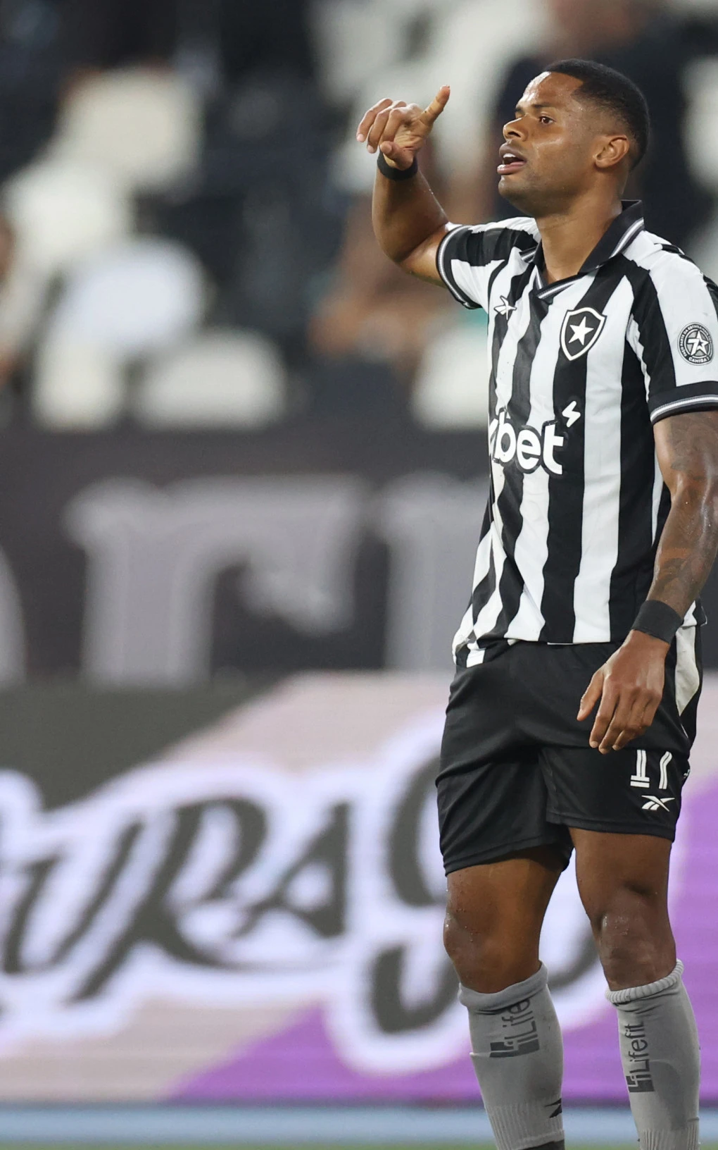 Júnior Santos assume a camisa 7 do Botafogo após empréstimo de Artur