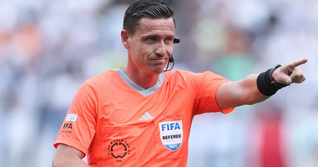 Árbitro selecionado para Copa do Mundo apitará Cruzeiro x RB Bragantino | CNN Brasil