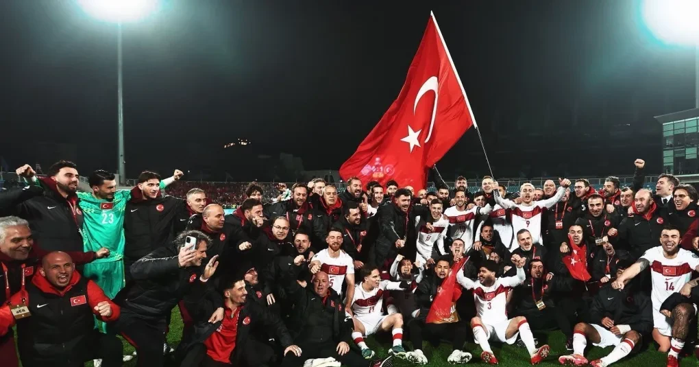 Arda Güler celebra vaga da Turquia e relembra a campanha de 2002