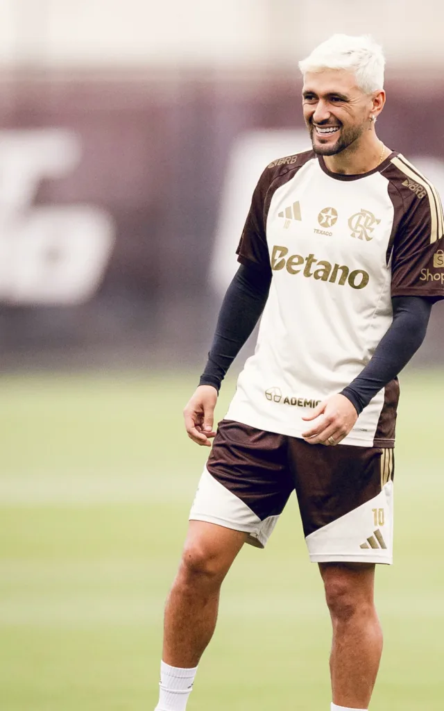 Arrascaeta diz que responsabilidade de jogar no Flamengo é maior que em outros clubes