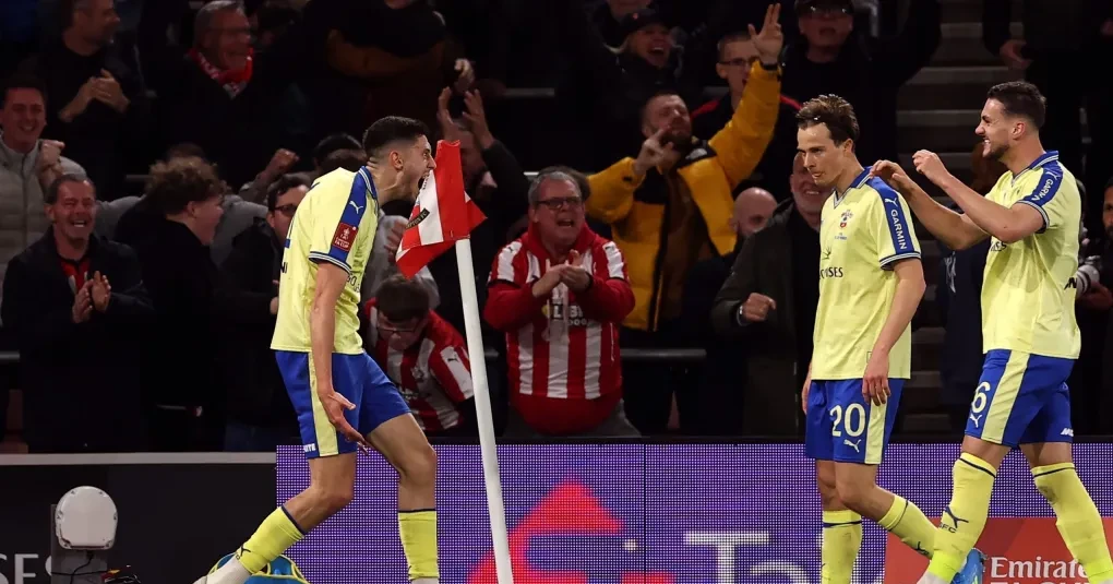 Southampton elimina o Arsenal na FA Cup; Gabriel Magalhães sai lesionado