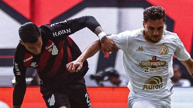 Athletico-PR vence Chapecoense e assume cola no G4 do Brasileirão | CNN Brasil