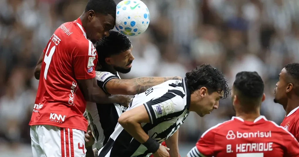 botafogo-cede-empate-ao-internacional-em-jogo-com-reviravoltas-em-brasília-1