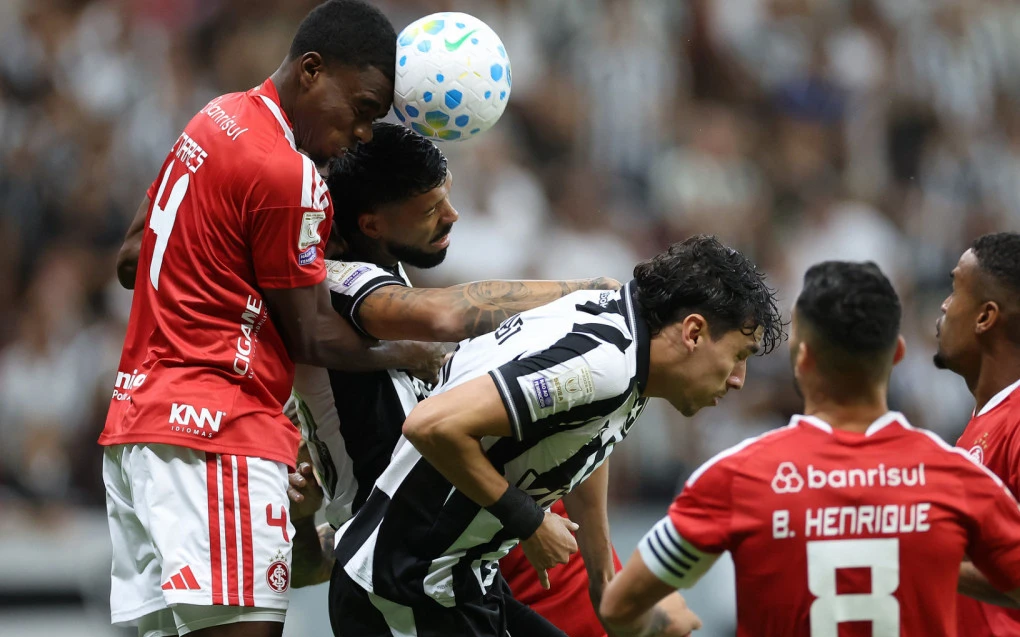 Botafogo empata com o Internacional após quatro gols no segundo tempo