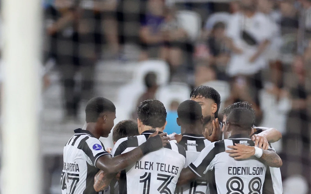 Botafogo supera crise nos bastidores e troca de técnico, e termina mês invicto | Botafogo | O Dia