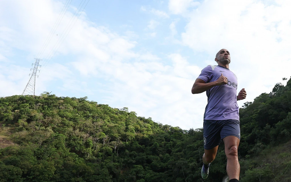 Botafogo tem dúvidas na lateral esquerda antes de jogo decisivo contra Racing | Botafogo | O Dia