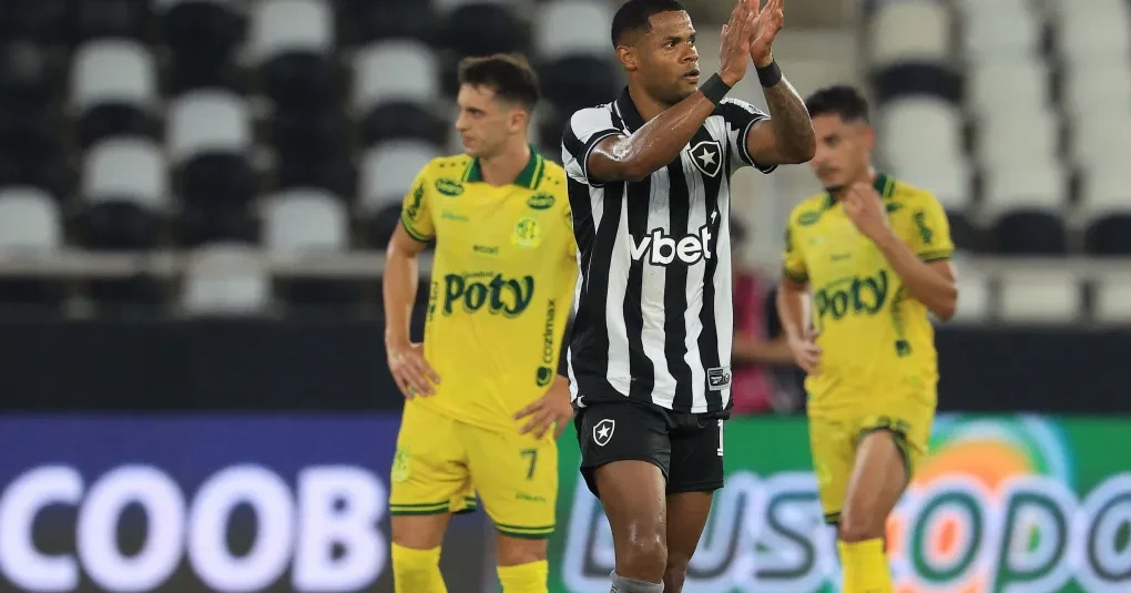 Botafogo vence Mirassol por 3 a 2 no Nilton Santos e sai do Z4