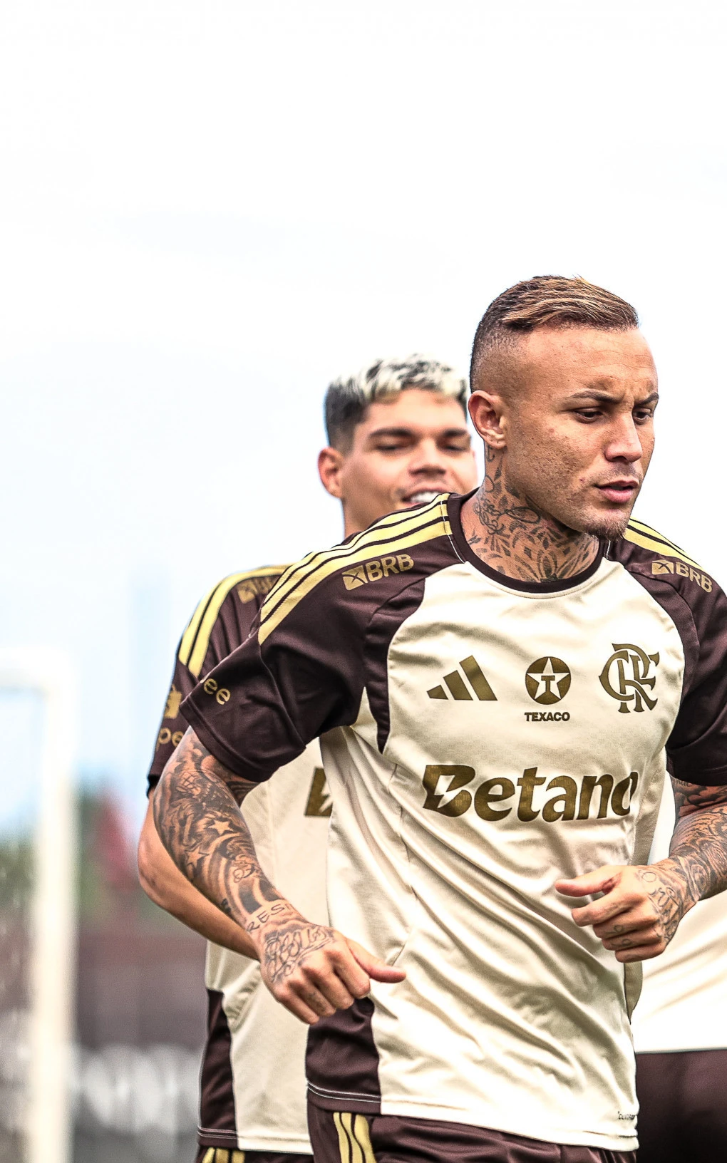 Everton Cebolinha sofre fratura na costela e desfalca o Flamengo contra o Santos